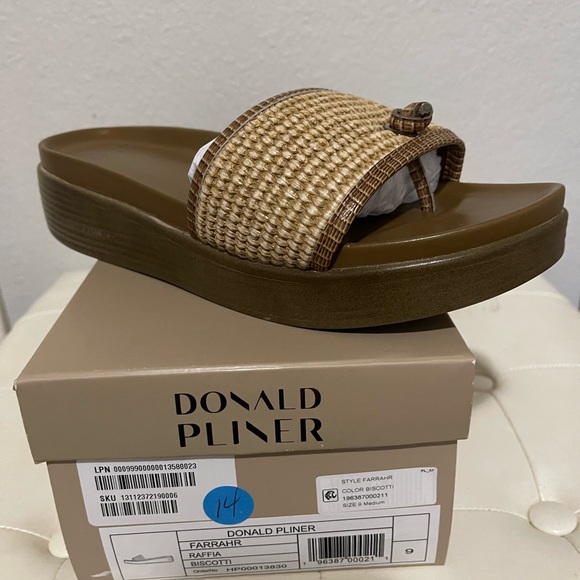 Donald J. Pliner Women's Farrahr Raffia Biscotti (Tan) Thong Sandals 9M - Picture 3 of 9